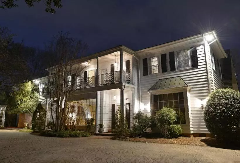 ホテル The Morehead Inn