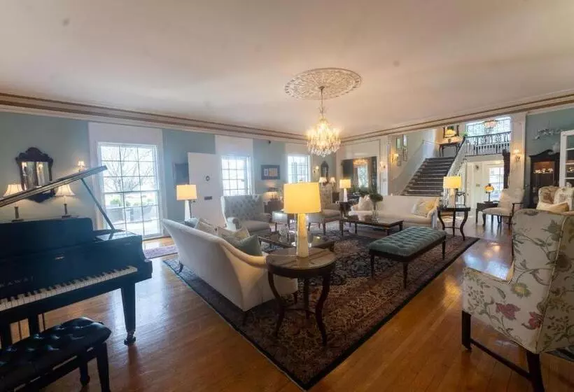 ホテル The Morehead Inn