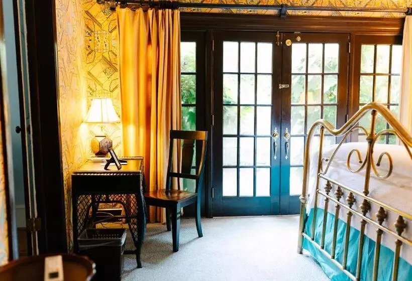 ホテル The Morehead Inn