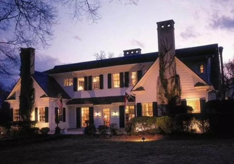 ホテル The Morehead Inn