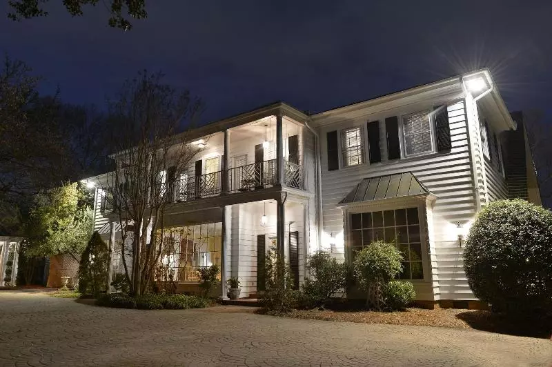 ホテル The Morehead Inn