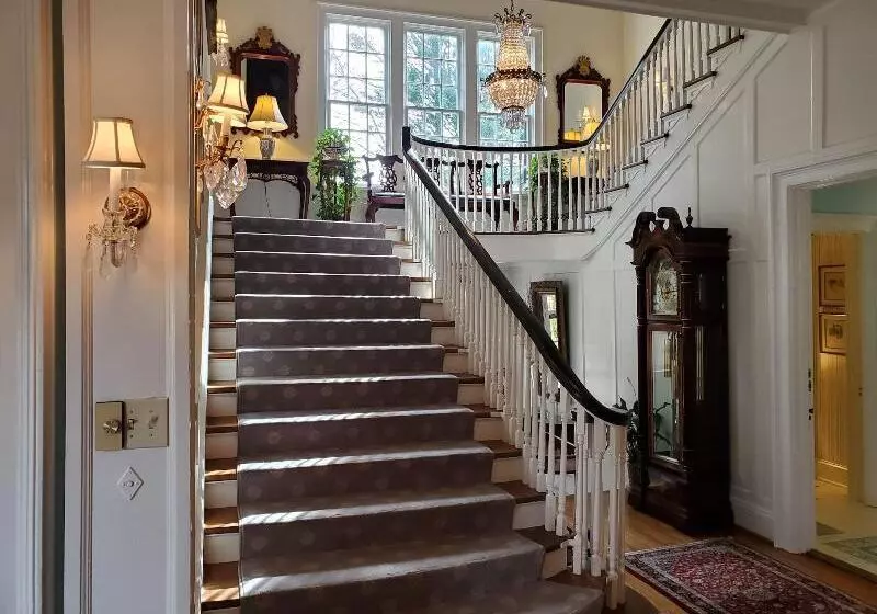 ホテル The Morehead Inn