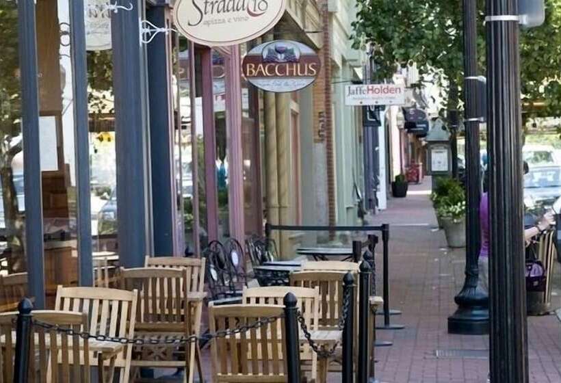 호텔 Norwalk Inn & Conference Center