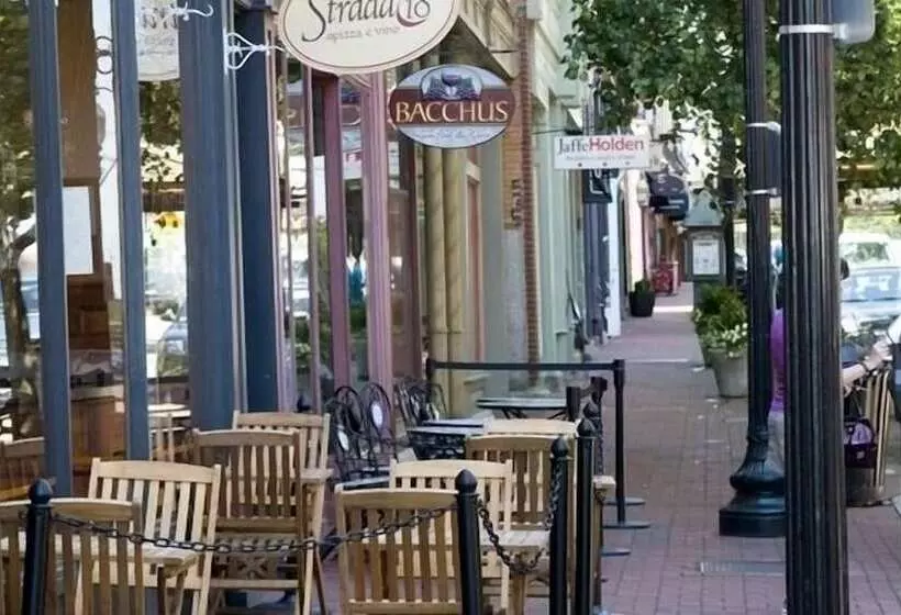 ホテル Norwalk Inn & Conference Center