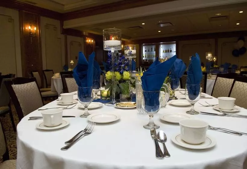 ホテル Norwalk Inn & Conference Center