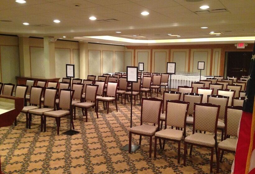 호텔 Norwalk Inn & Conference Center