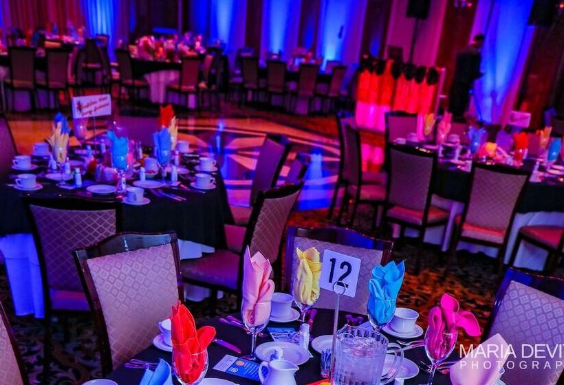 호텔 Norwalk Inn & Conference Center