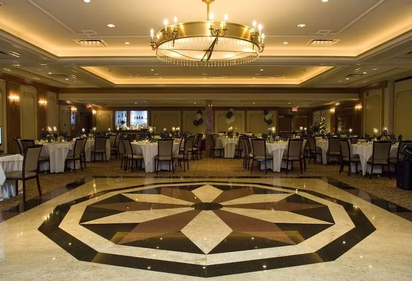 ホテル Norwalk Inn & Conference Center