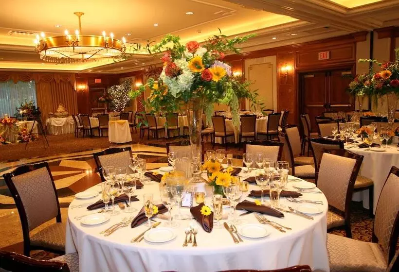 ホテル Norwalk Inn & Conference Center