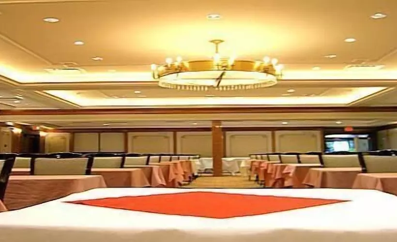 ホテル Norwalk Inn & Conference Center