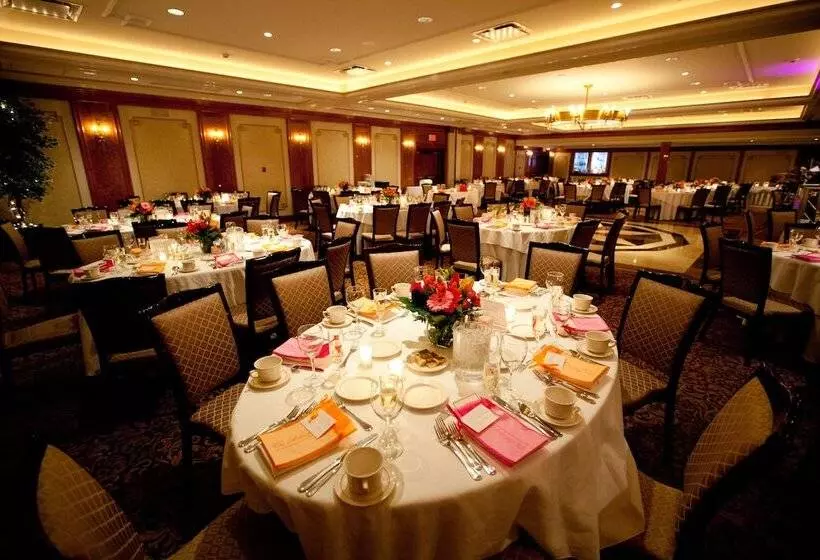 ホテル Norwalk Inn & Conference Center