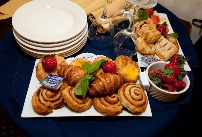 ホテル Norwalk Inn & Conference Center