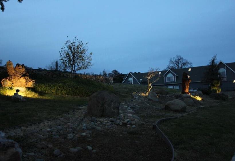 Отель Oakhurst Lodge