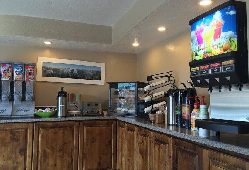 Отель Oakhurst Lodge