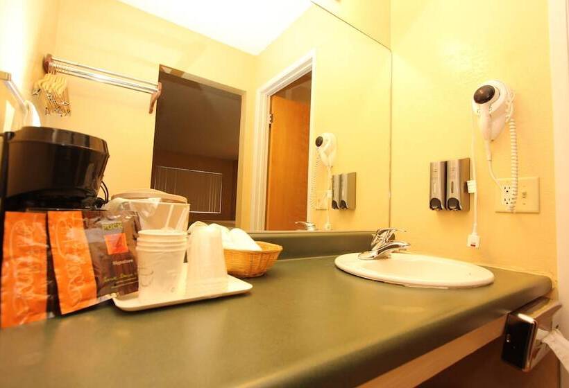 Отель Oakhurst Lodge