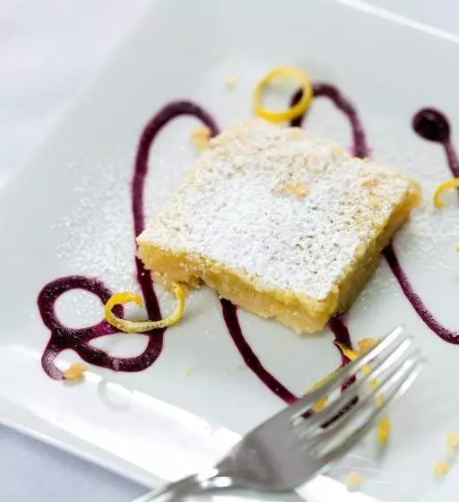 فندق Old Harbor Inn