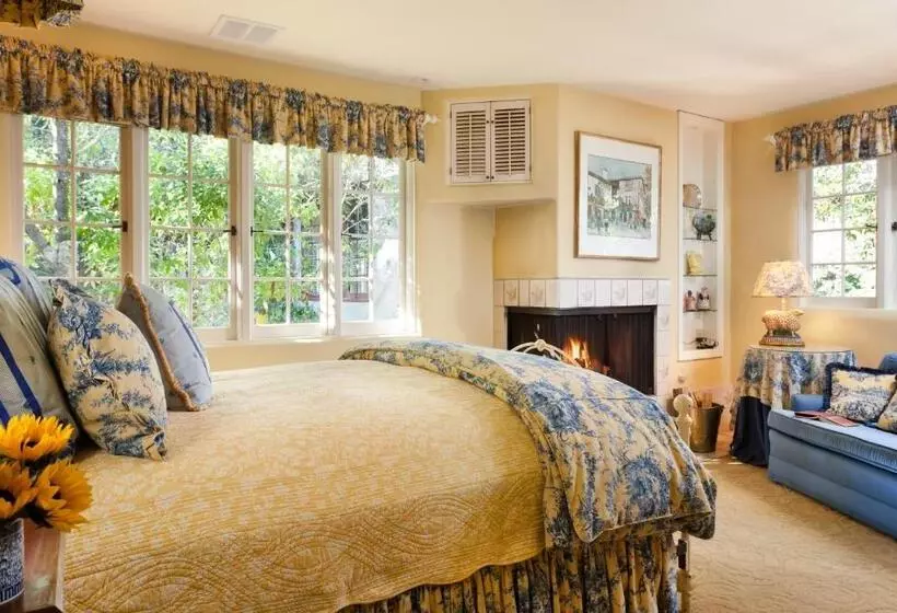 ホテル Old Monterey Inn