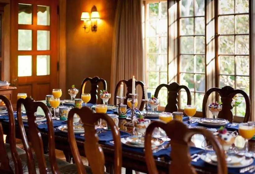 ホテル Old Monterey Inn