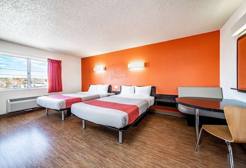 Мотель The Ellsworth Hotel, Ascend Hotel Collection