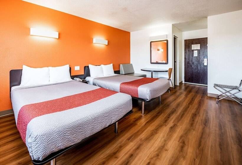 Мотель The Ellsworth Hotel, Ascend Hotel Collection