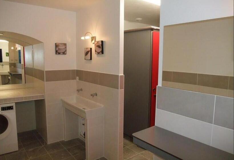 Отель Domaine Du Grand Cellier Insolite En Savoie