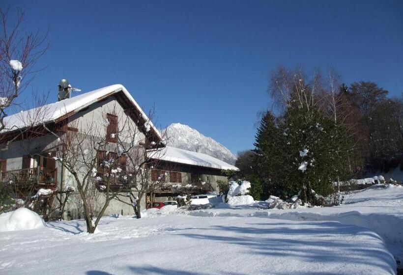 Отель Domaine Du Grand Cellier Insolite En Savoie