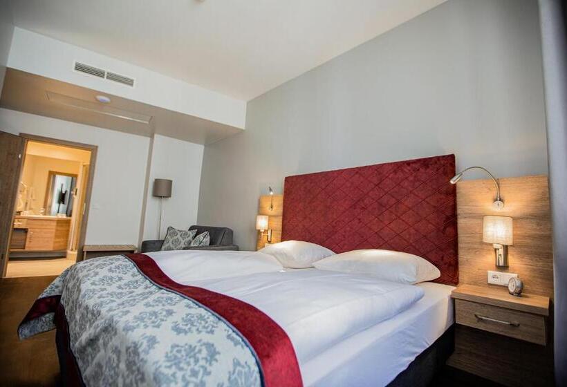 هتل Elefant Family Business