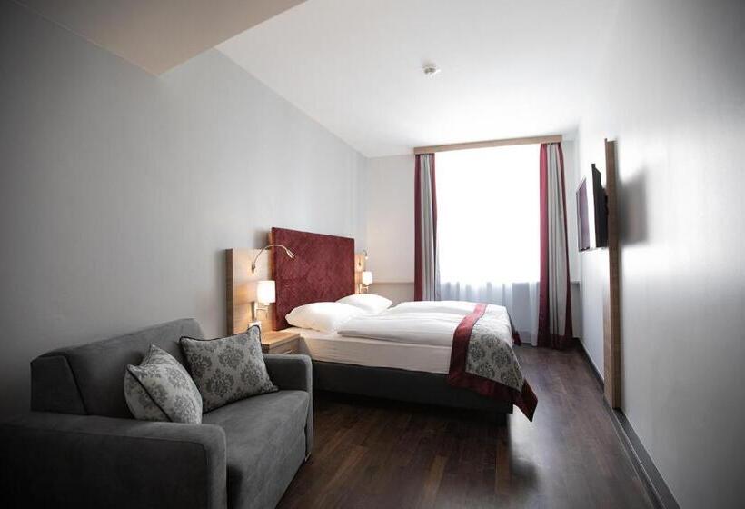 هتل Elefant Family Business