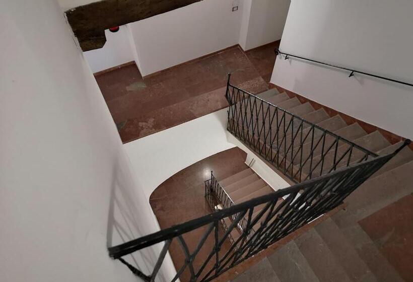 هتل Elefant Family Business