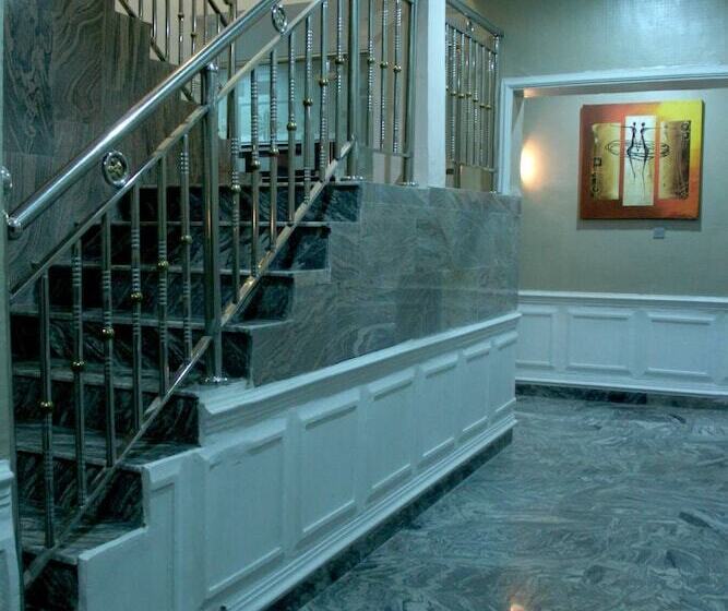 Queensgate Continental Hotel And Suites