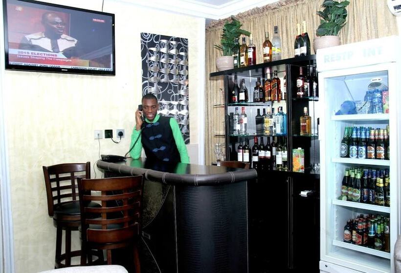 Queensgate Continental Hotel And Suites