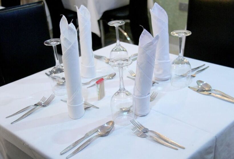 Queensgate Continental Hotel And Suites