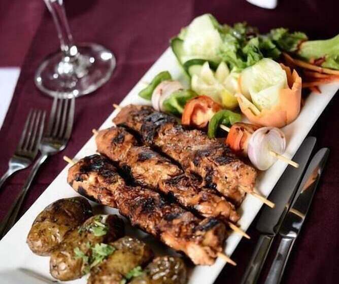 Queensgate Continental Hotel And Suites