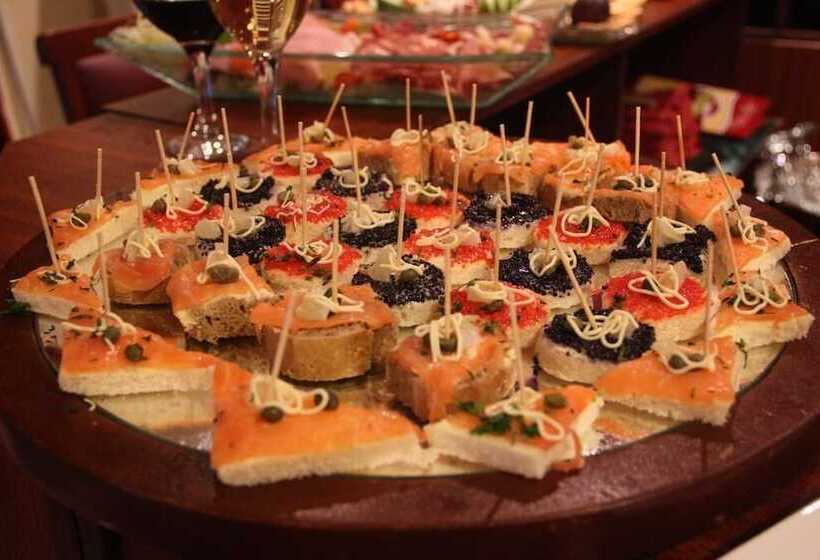 Queensgate Continental Hotel And Suites