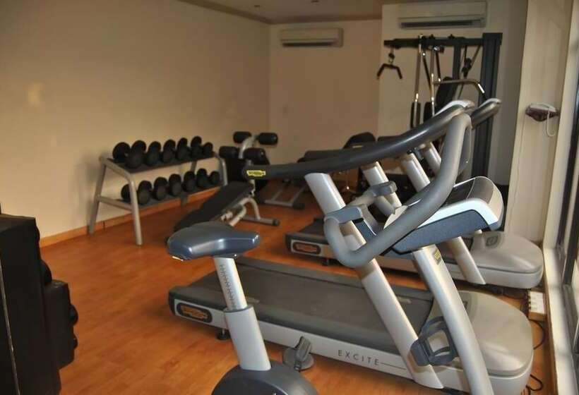 Queensgate Continental Hotel And Suites