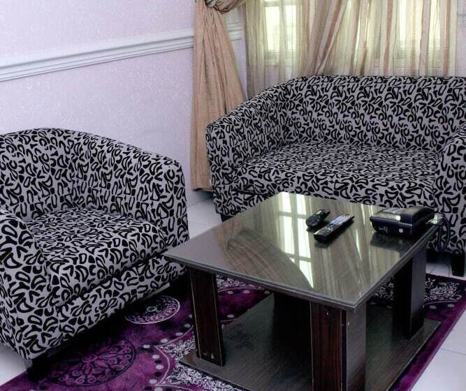 Queensgate Continental Hotel And Suites