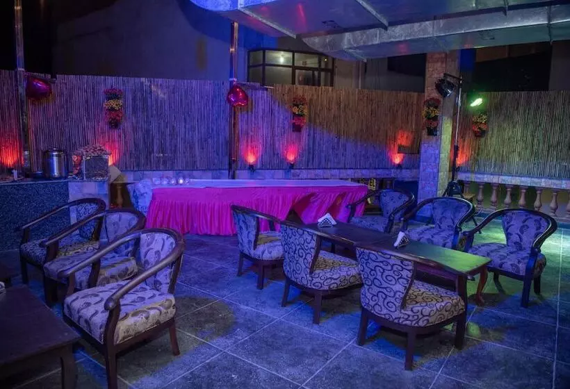 ホテル Mahajan Internatioanal