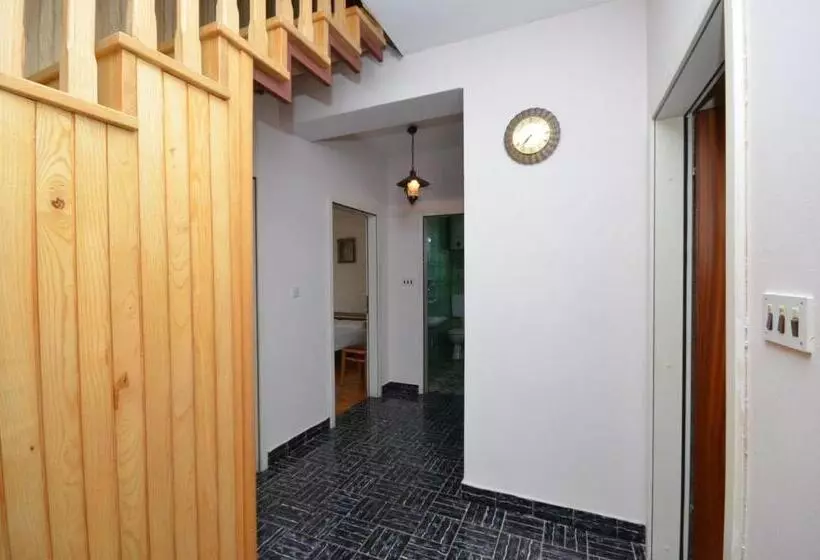 Apartment Frane