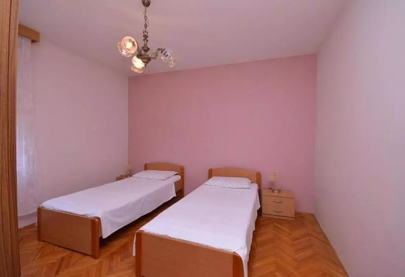 Apartment Frane