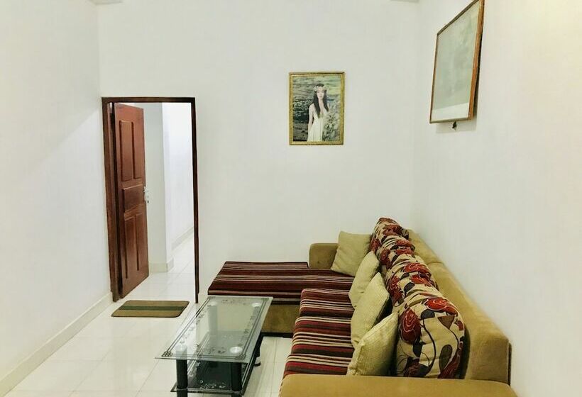 ペンション The Beach House  Nilaveli