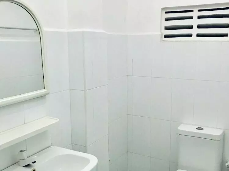 Majatalo The Beach House  Nilaveli