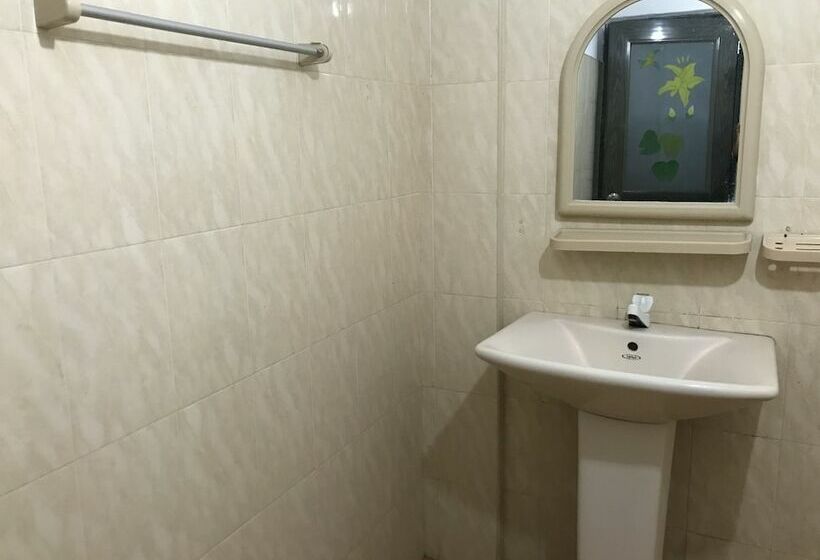 ペンション The Beach House  Nilaveli