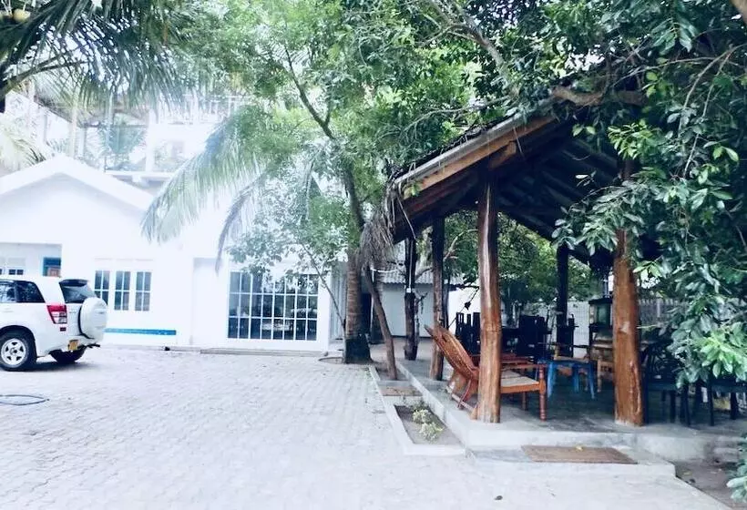 Majatalo The Beach House  Nilaveli