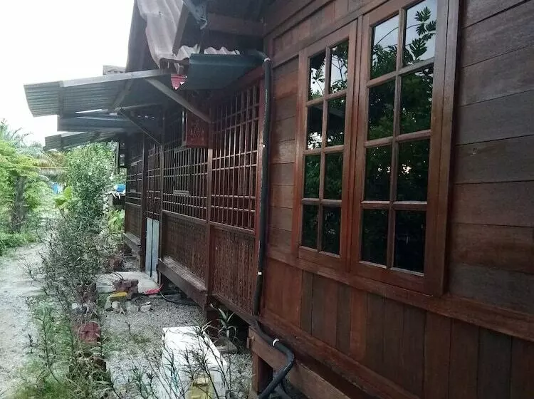 Majatalo Yc Chalet Roomstay Lekir