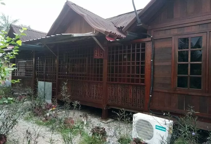 Majatalo Yc Chalet Roomstay Lekir
