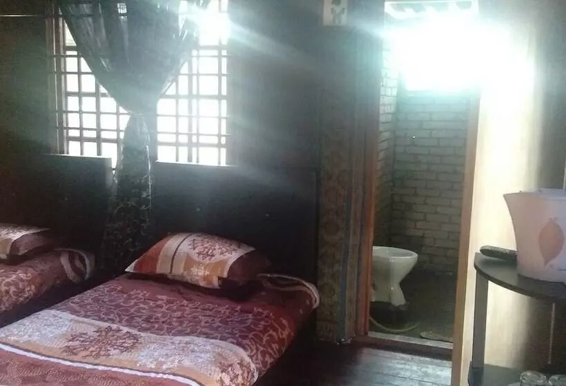 Majatalo Yc Chalet Roomstay Lekir