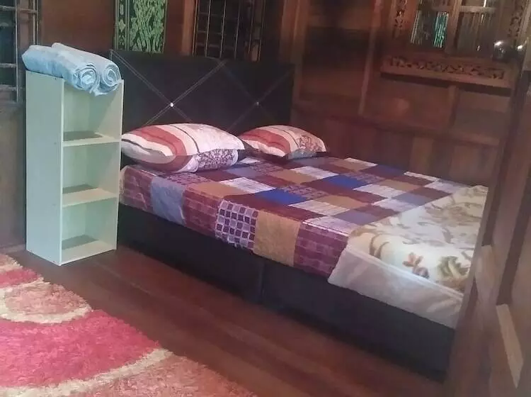 Majatalo Yc Chalet Roomstay Lekir