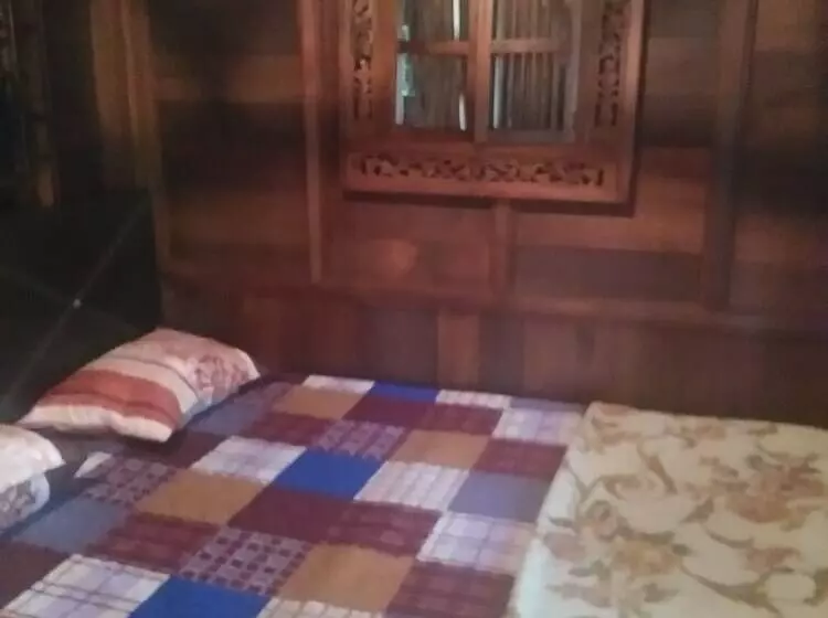 Majatalo Yc Chalet Roomstay Lekir