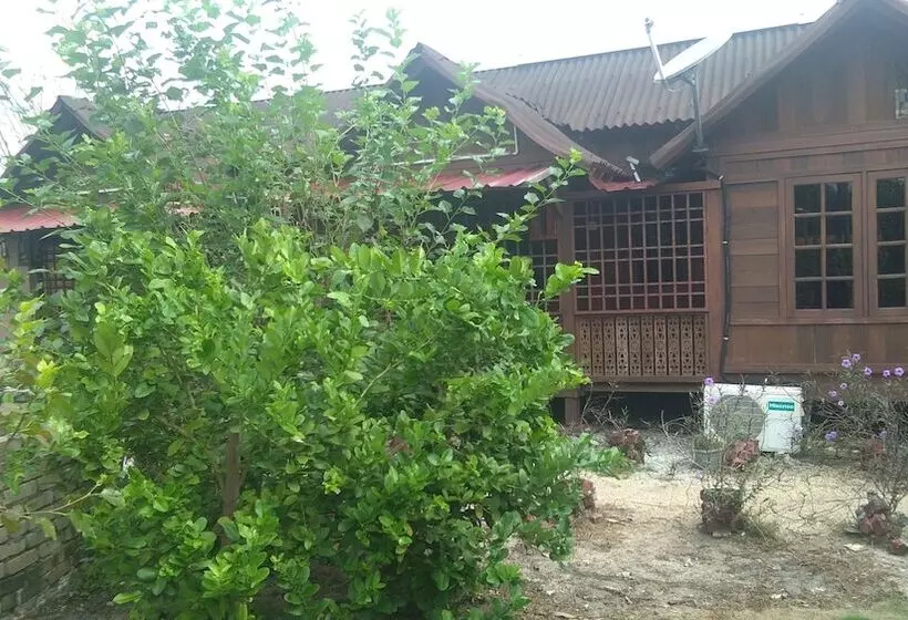 Majatalo Yc Chalet Roomstay Lekir
