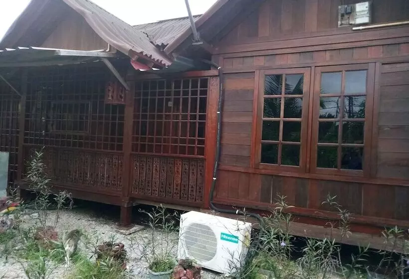 Majatalo Yc Chalet Roomstay Lekir
